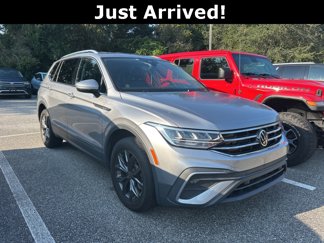 Used 2022 Volkswagen Tiguan SE image 1