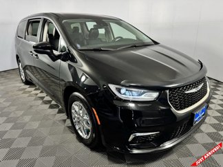 Used 2023 Chrysler Pacifica Touring-L image 1