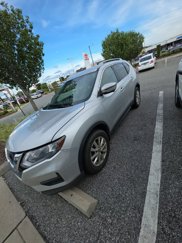 Used 2018 Nissan Rogue SV image 1