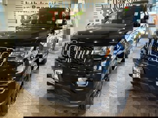 Used 2018 Jeep Grand Cherokee Laredo image 1
