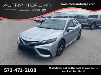Used 2022 Toyota Camry SE image 1