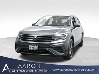 Used 2024 Volkswagen Tiguan SE w/ Panoramic Sunroof Package image 1