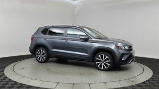 Used 2022 Volkswagen Taos SE image 1