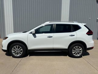 Used 2017 Nissan Rogue SV w/ SV Premium Package image 1