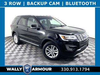 Used 2017 Ford Explorer XLT image 1
