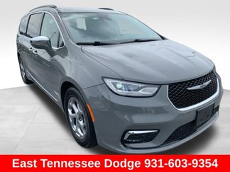 Used 2022 Chrysler Pacifica Limited image 1