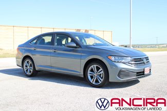 Used 2024 Volkswagen Jetta SE image 1