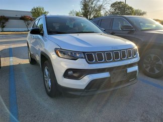 Used 2024 Jeep Compass Latitude image 1