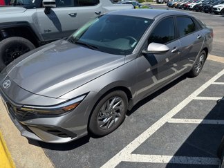 Used 2024 Hyundai Elantra SEL image 1