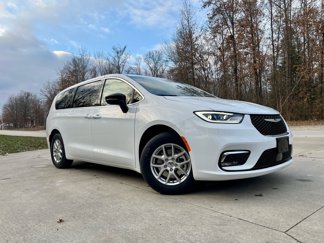 New 2025 Chrysler Pacifica Select image 1