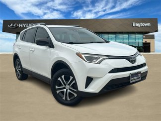 Used 2018 Toyota RAV4 LE image 1