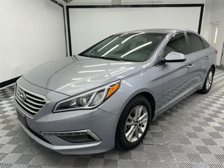 Used 2015 Hyundai Sonata SE image 1