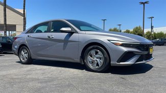 Certified 2025 Hyundai Elantra SE image 1