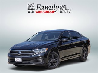 Used 2024 Volkswagen Jetta SE w/ Panoramic Sunroof Package image 1