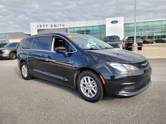 Used 2022 Chrysler Voyager LX image 1