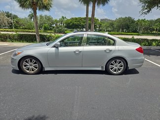 Used 2012 Hyundai Genesis 4.6 image 1