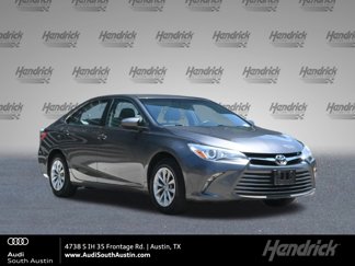 Used 2017 Toyota Camry LE image 1