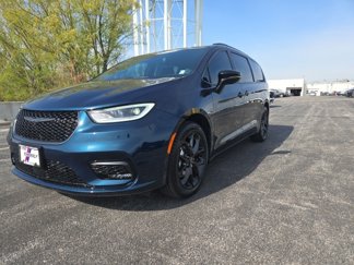 New 2025 Chrysler Pacifica Limited image 1