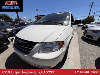 Used 2005 Chrysler Town & Country image 1