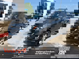Used 2018 Chevrolet Equinox LT image 1