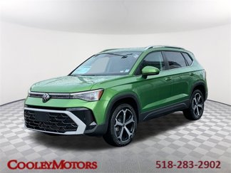New 2025 Volkswagen Taos SEL image 1