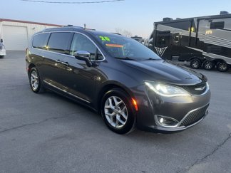 Used 2020 Chrysler Pacifica Limited image 1
