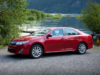 Used 2014 Toyota Camry LE image 1