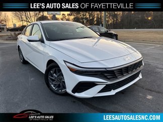 Used 2024 Hyundai Elantra SEL image 1