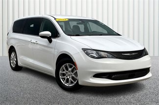 Used 2022 Chrysler Voyager LX image 1