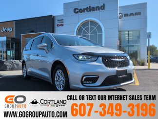 Used 2022 Chrysler Pacifica Touring-L image 1