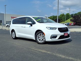 Used 2023 Chrysler Pacifica Touring-L image 1