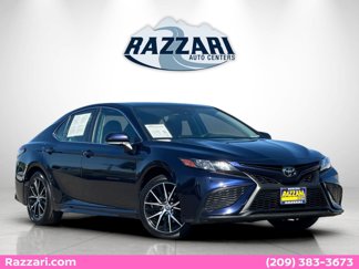 Used 2022 Toyota Camry SE image 1