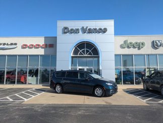 Used 2023 Chrysler Pacifica Touring-L image 1