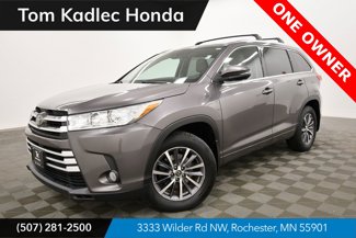 Used 2017 Toyota Highlander XLE image 1