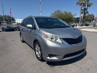 Used 2014 Toyota Sienna LE image 1