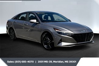 Used 2023 Hyundai Elantra SEL image 1