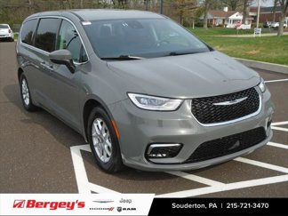 Certified 2023 Chrysler Pacifica Touring-L image 1