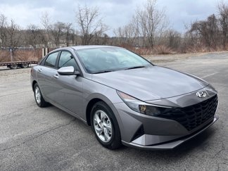 Used 2022 Hyundai Elantra SE image 1