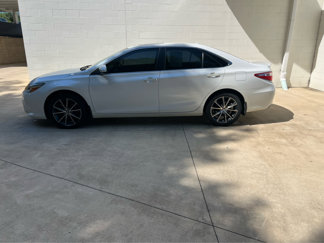 Used 2017 Toyota Camry SE image 1