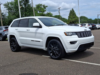 Used 2021 Jeep Grand Cherokee Laredo X image 1