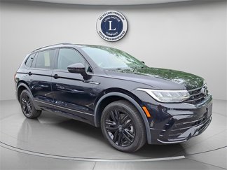 Used 2022 Volkswagen Tiguan SE R-Line image 1