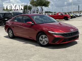 Used 2025 Hyundai Elantra SE image 1