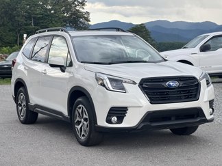 Used 2023 Subaru Forester Premium image 1