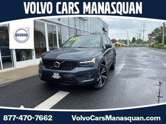 Certified 2022 Volvo XC40 T5 R-Design w/ Advanced Package image 1