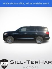Used 2019 Lincoln Navigator Reserve image 1