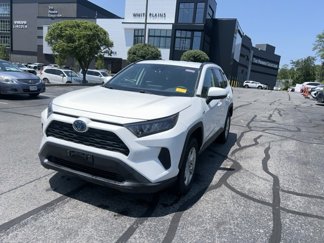 Used 2019 Toyota RAV4 LE image 1