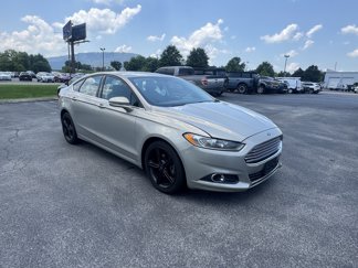 Used 2016 Ford Fusion SE image 1