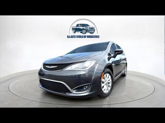 Used 2018 Chrysler Pacifica Touring-L Plus image 1