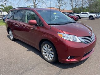 Used 2014 Toyota Sienna XLE image 1