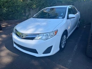Used 2014 Toyota Camry L image 1